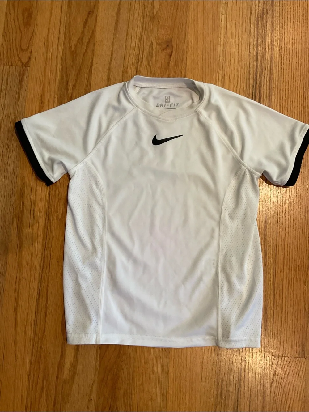 NIKE - TEE - Dri-Fit - White Black Nike Logo  &  Sleeve Boy’s Size S -Short Slee